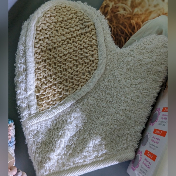 True Glow Conair + Wellness & Spa bundle - Picture 7 of 10